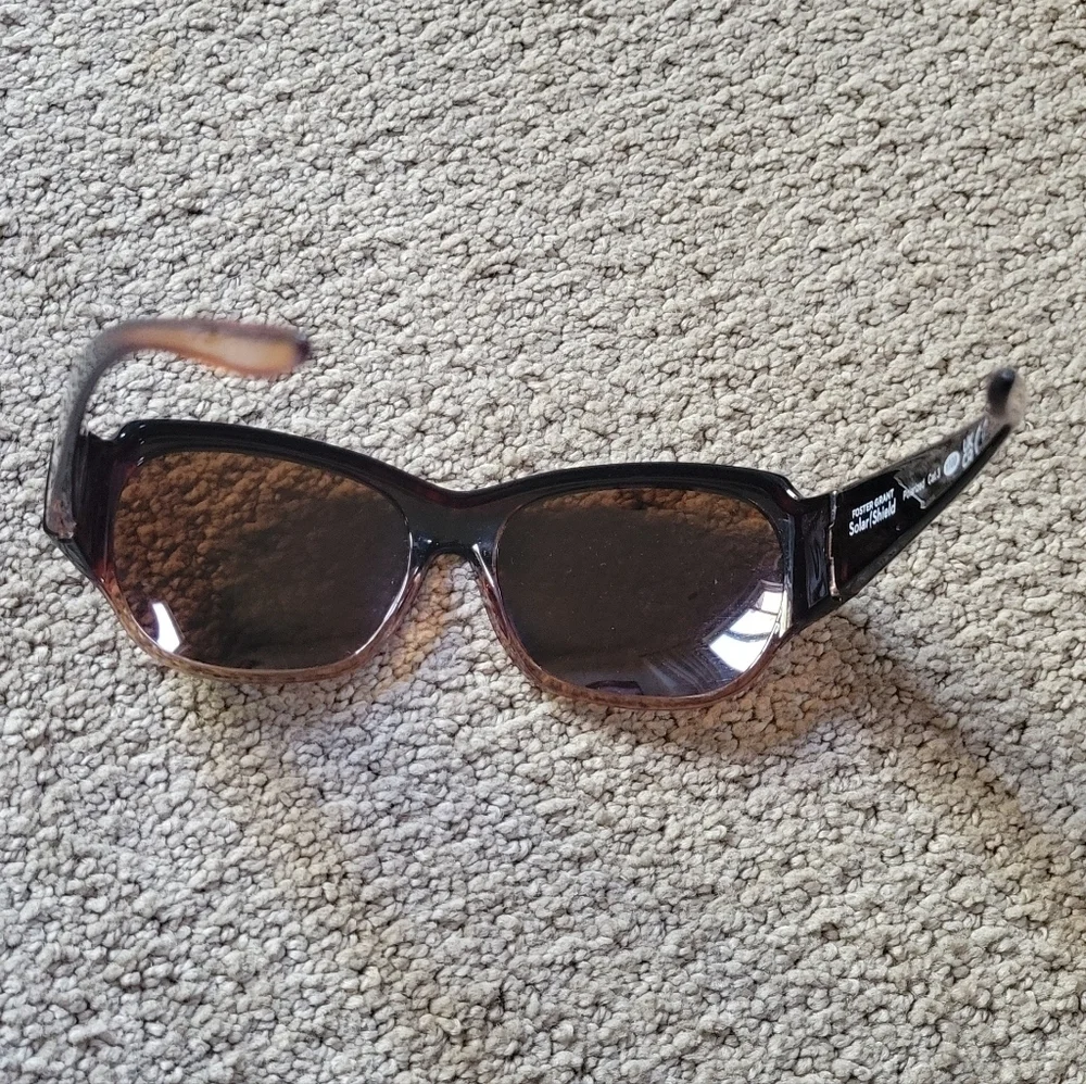 Foster Grant Solar Shield Polarized Brownish Black Chic Women's Sunglasses